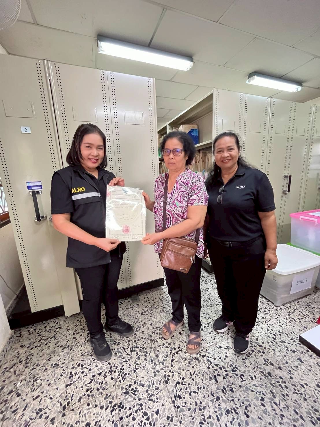 title - ผู้ตรวจราชการ ส.ป.ก. ประชุมติดตามผลการดำเนินงานตามแผนการตรวจราชการ ของ ส.ป.ก. ประจำปีงบประมาณ พ.ศ. 2569 รอบที่ 1 พร้อมลงพื้นที่มอบกิ่งพันธุ์โกโก้คุณภาพดีจำนวน 3,000 ต้น ณ จังหวัดชุมพร